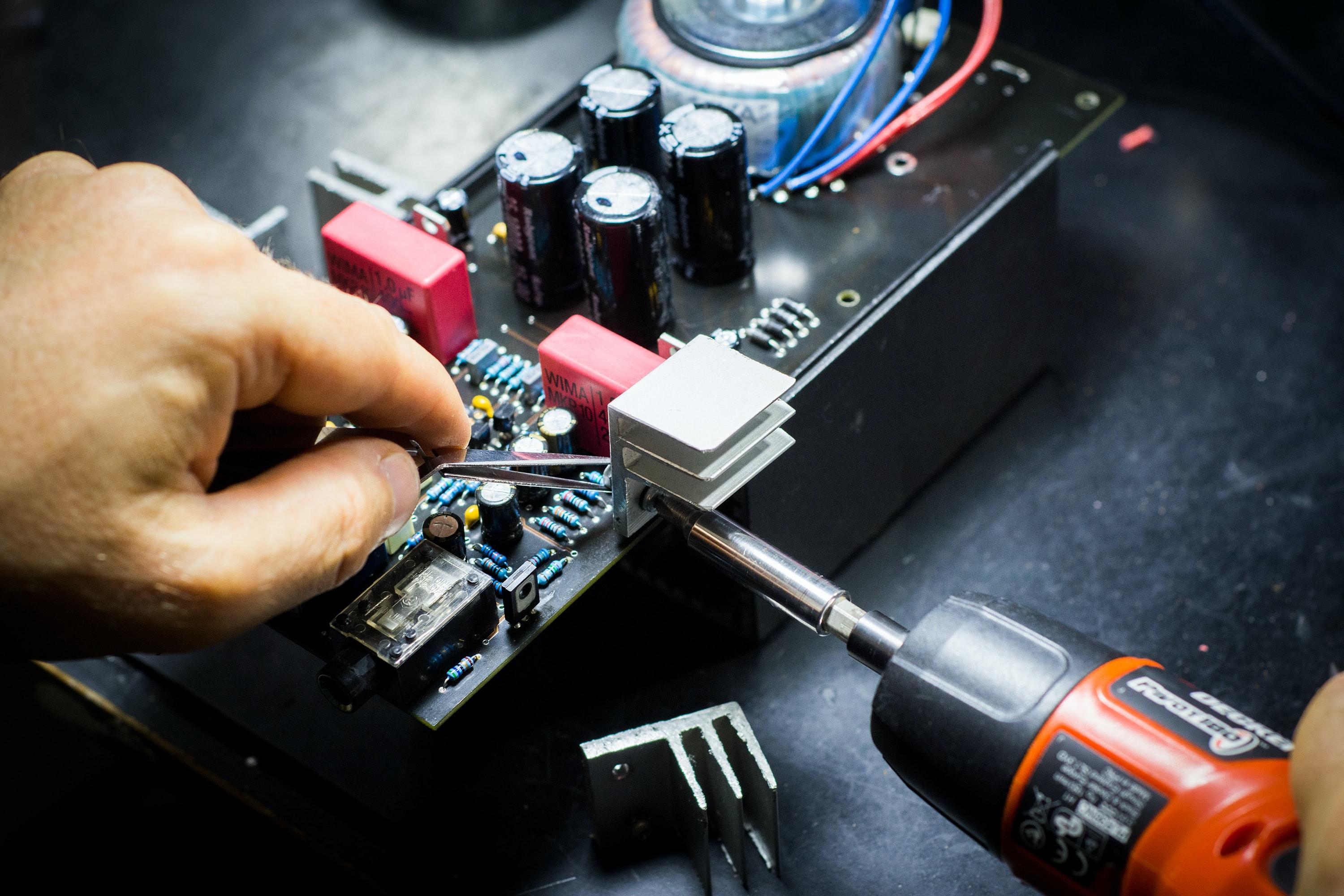 Procurement Challenges in Hardware Manufacturing: Solutions and Strategies